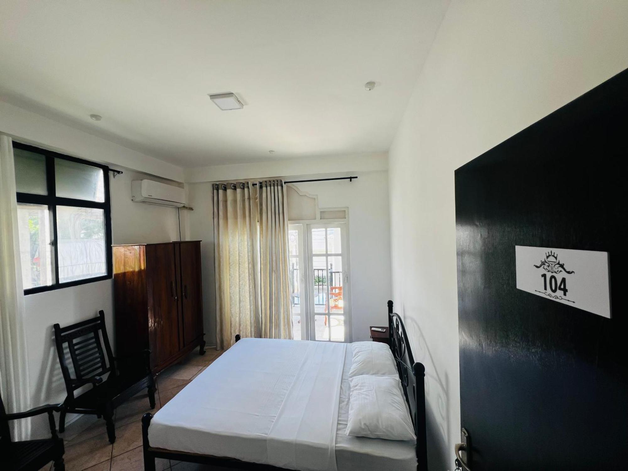 Ramlyn Guesthouse & Restaurant Негомбо Екстериор снимка