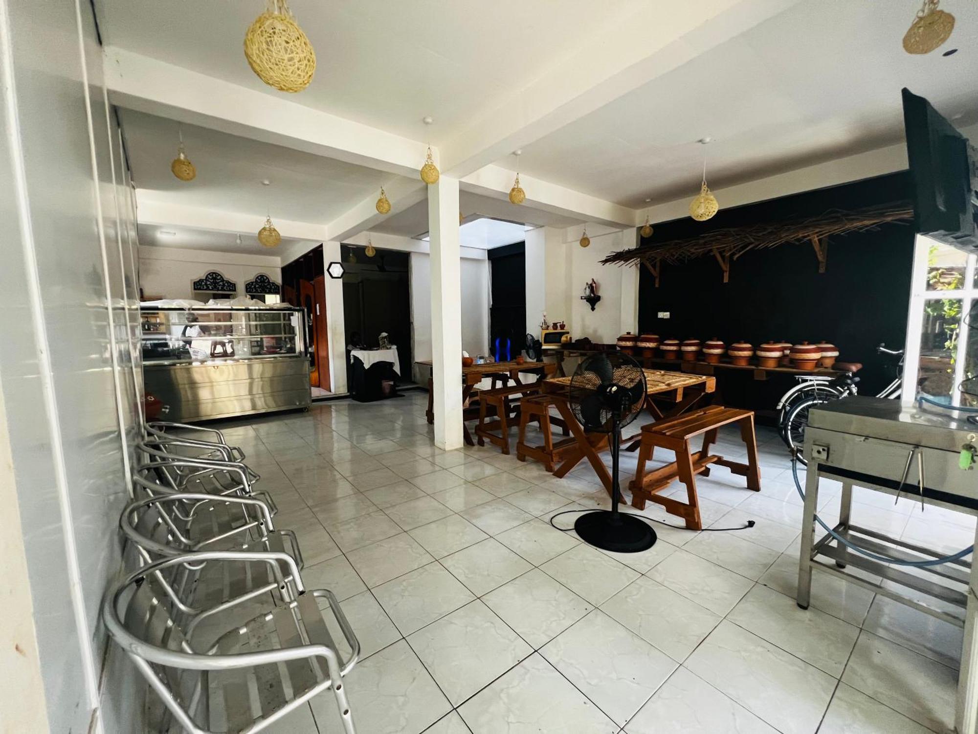 Ramlyn Guesthouse & Restaurant Негомбо Екстериор снимка