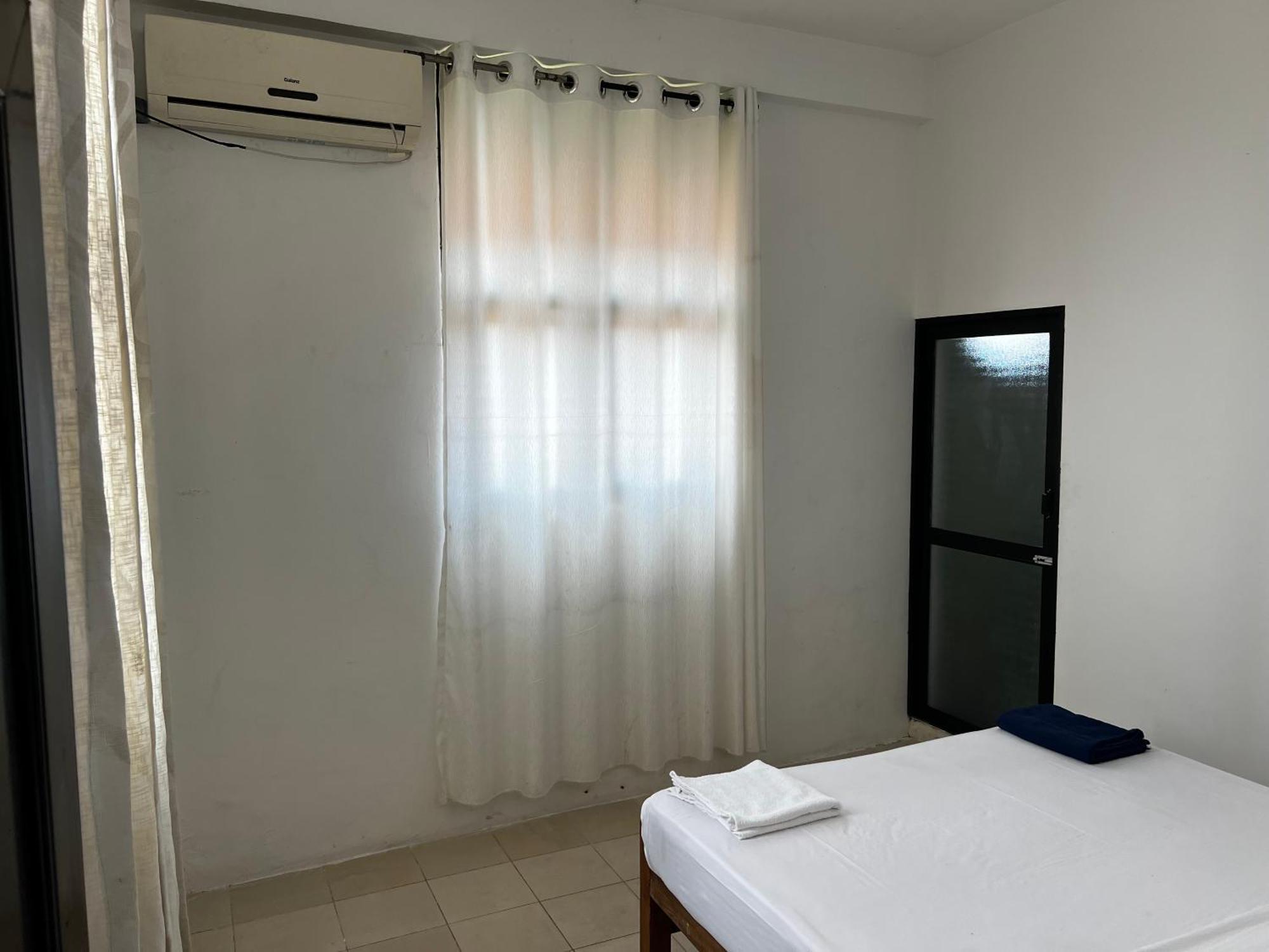 Ramlyn Guesthouse & Restaurant Негомбо Екстериор снимка