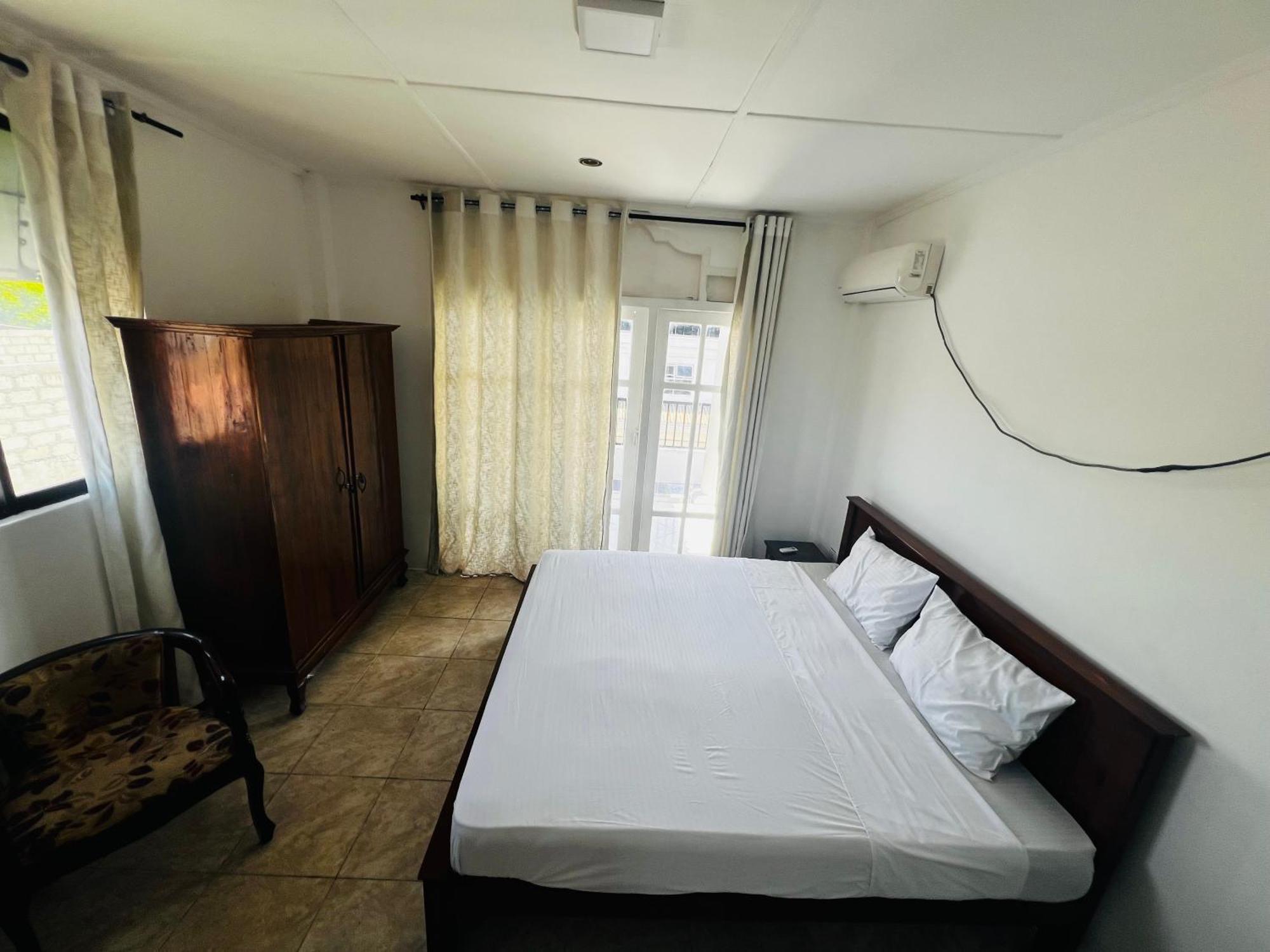 Ramlyn Guesthouse & Restaurant Негомбо Екстериор снимка