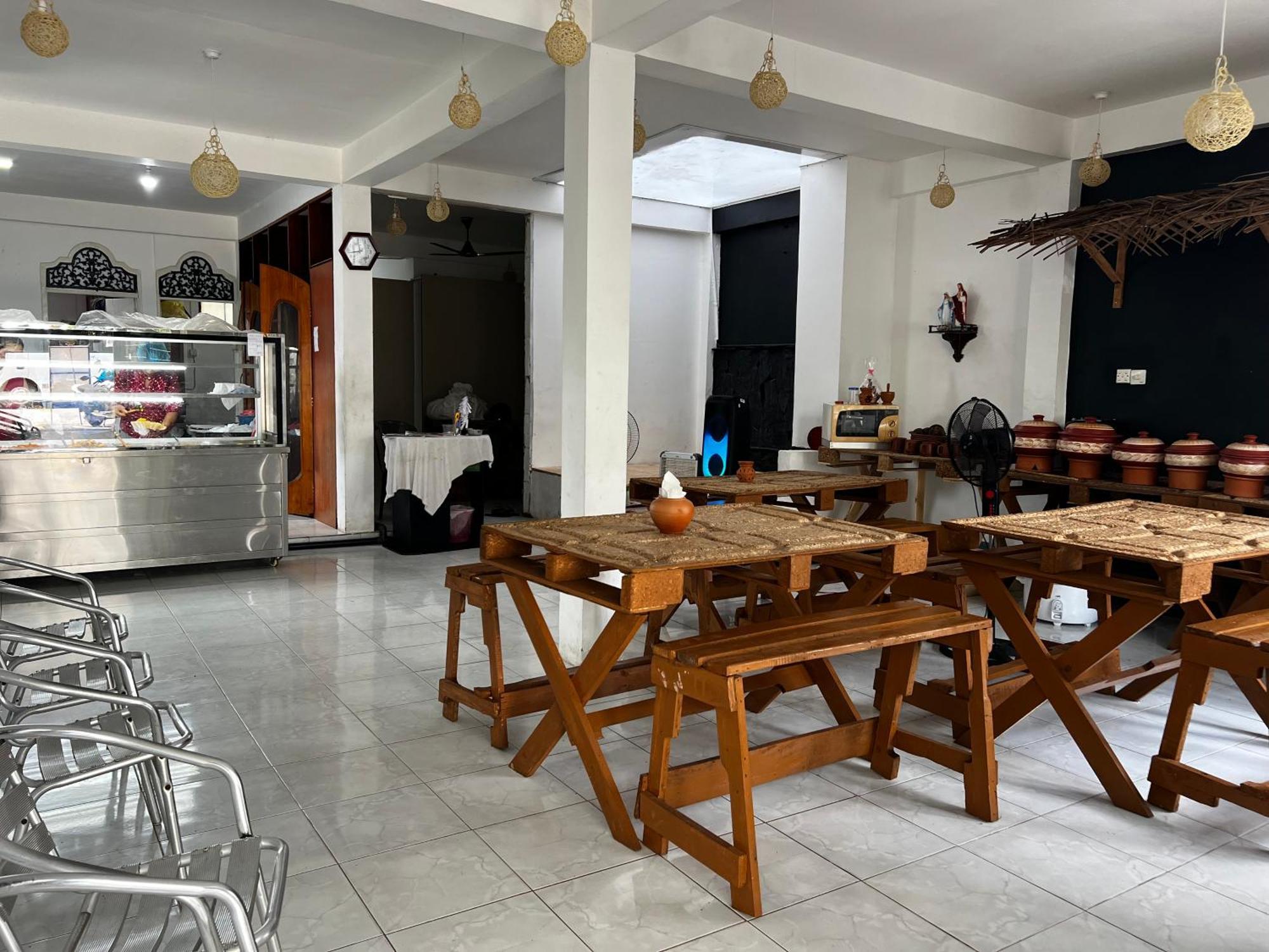 Ramlyn Guesthouse & Restaurant Негомбо Екстериор снимка