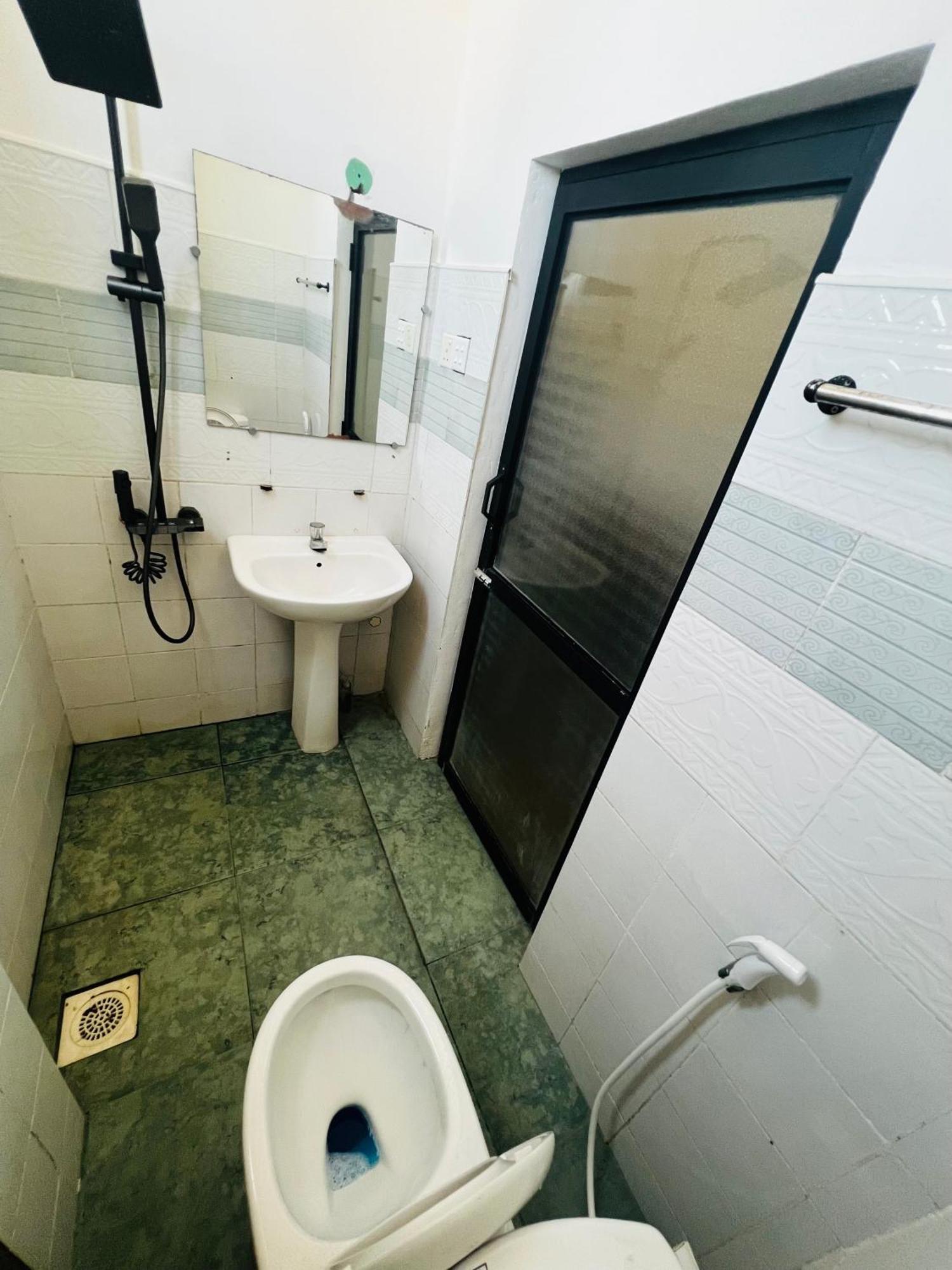 Ramlyn Guesthouse & Restaurant Негомбо Екстериор снимка