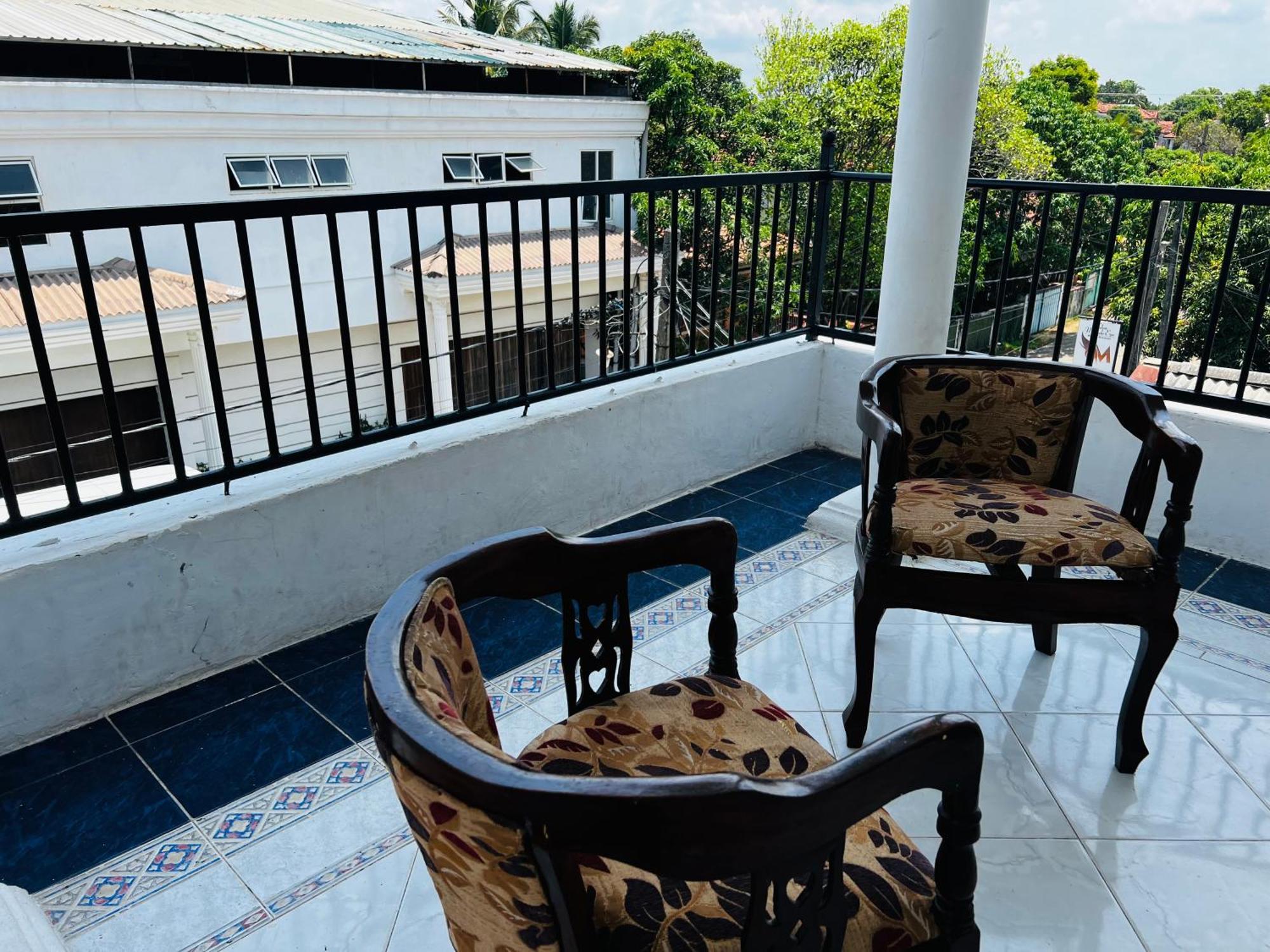 Ramlyn Guesthouse & Restaurant Негомбо Екстериор снимка
